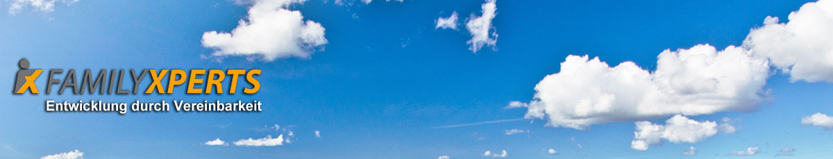 Headerbild Wolken und Logo von FamilyXperts, dem Familienservice in Berlin, der für Vereinbarkeit von Beruf und Familie, Work Life Balance, Beruf Familie, Kinderbetreuung und das audit berufundfamilie steht